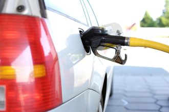 Álcool como se fosse gasolina e combustível batizado; ANP interdita postos no Rio