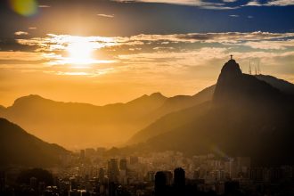 Corpus Christi não é feriado, mas será que 2025 compensa? Confira o calendário completo
