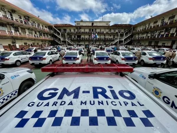 Paes autoriza compra de pistolas Glock para divisão de elite da Guarda Municipal 57 Em nova publicação, Paes autoriza compra de pistolas para divisão de elite da Guarda
