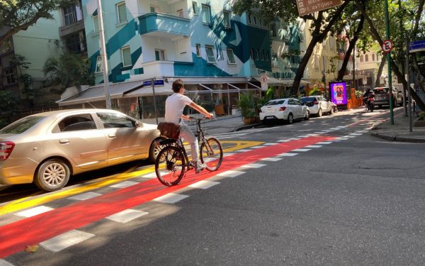 Falta de ciclovias transforma andar de bicicleta em um duro desafio na Zona Norte 48 Falta de ciclovias na Zona Norte gera indignação entre moradores