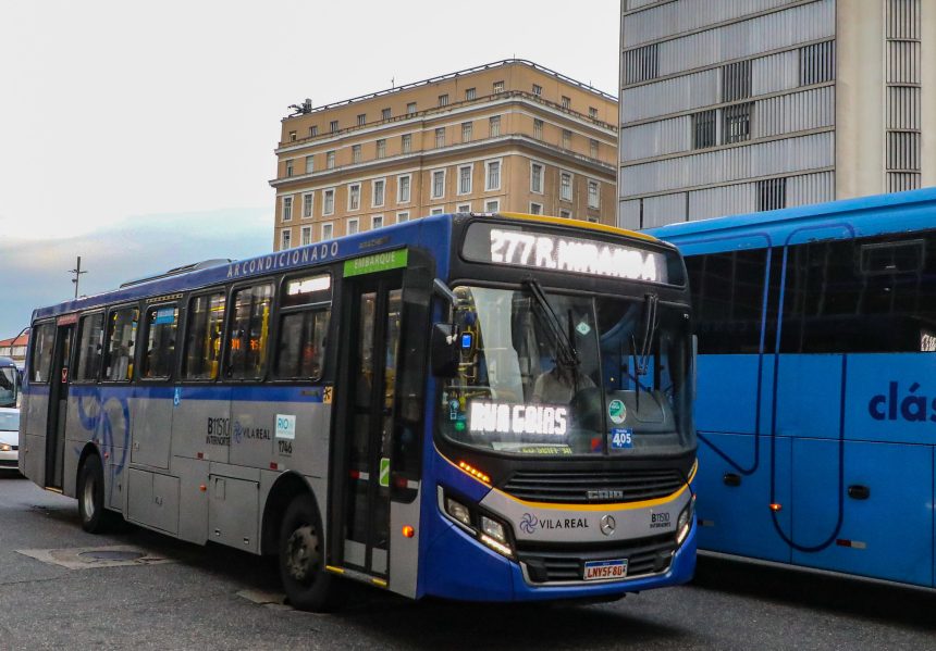 Prefeitura afirma que vai suspender subsídio de ônibus sem ar-condicionado monitorados por sensores