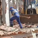 Prefeitura do Rio põe abaixo 11 construções irregulares na Ilha do Governador; veja o vídeo