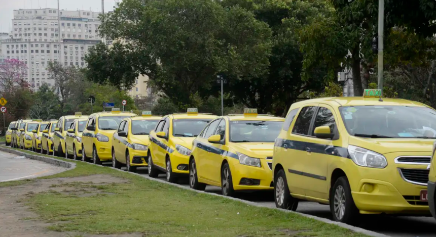 Prefeitura cria regras sobre o espaço destinado à bagagem nos táxis do Rio