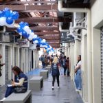 Mercado popular do Complexo do Alemão é reinaugurado depois de obras de R$ 1,2 milhão