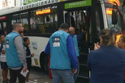Prefeitura fiscaliza ônibus em Copacabana para garantir gratuidade a idosos
