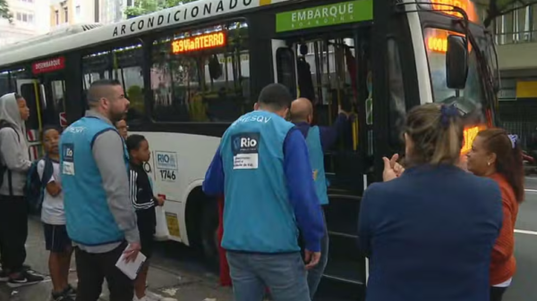 Prefeitura fiscaliza ônibus em Copacabana para garantir gratuidade a idosos