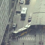 Criminosos usam 10 ônibus como barricadas em Madureira durante operação da PM