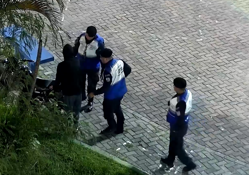 Suspeito de assalto é preso após ser identificado por câmeras em São Gonçalo