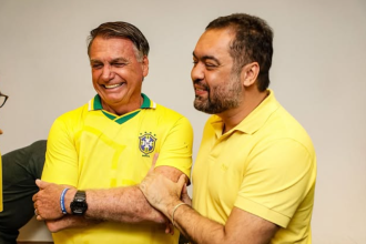 Cláudio Castro sai em defesa de Bolsonaro depois da operação da PF: 'Nunca se escondeu'