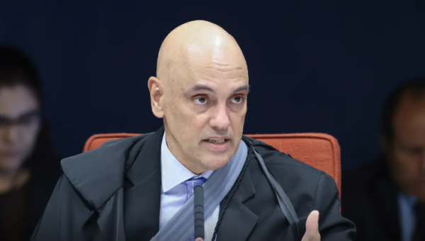 Moraes descarta prisão preventiva de Bolsonaro, mas reconhece violação de restrição