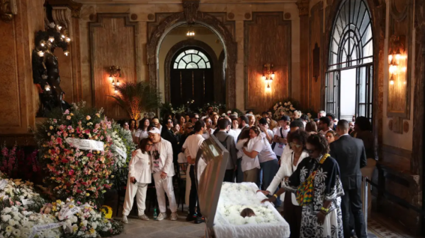 Multidão se despede de Preta Gil no Theatro Municipal do Rio