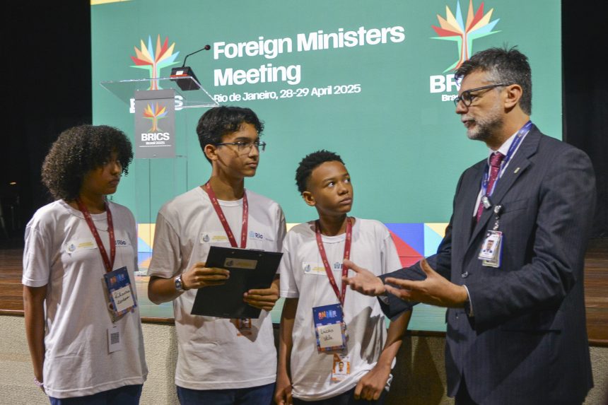 Jovens repórteres da Andar participam da cobertura da Cúpula do BRICS no Rio