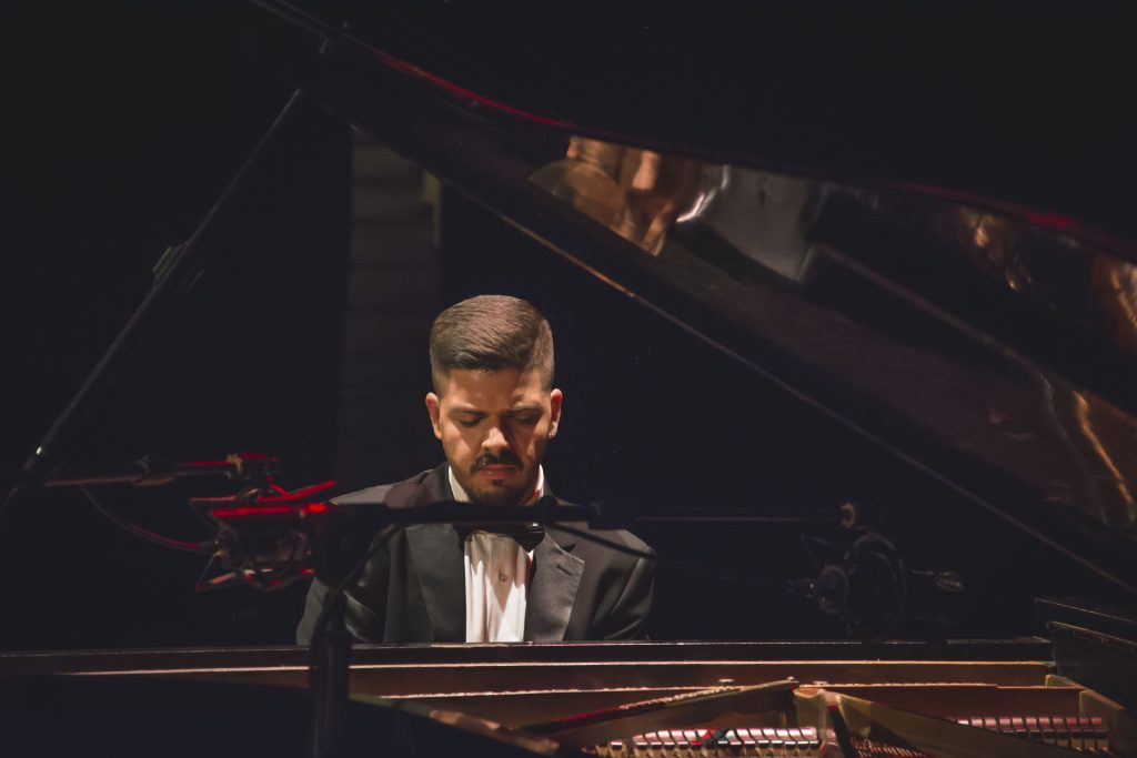 Pianista Felipe Naim encerra turnê com shows pelas regiões Serrana e Sul Fluminense