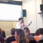 Vídeo: Secretário de Educação do Rio manda professora sair de reunião após questionamento