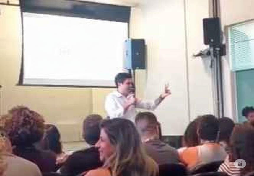 Vídeo: Secretário de Educação do Rio manda professora sair de reunião após questionamento