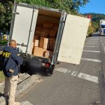 Roubo de carga de cigarros termina em troca de tiros e prisão na Dutra