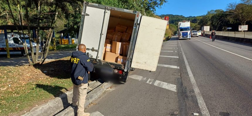 Roubo de carga de cigarros termina em troca de tiros e prisão na Dutra