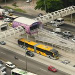 Prefeitura do Rio libera táxis de outras cidades na segunda faixa do BRT Transbrasil