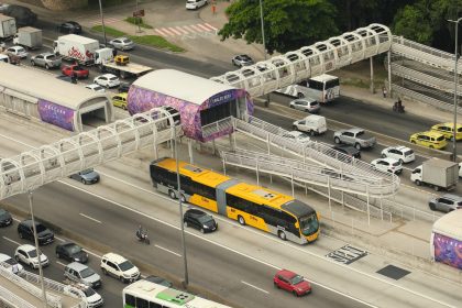 Prefeitura do Rio libera táxis de outras cidades na segunda faixa do BRT Transbrasil