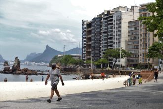 Prefeitura de Niterói inicia choque de ordem na orla de Icaraí