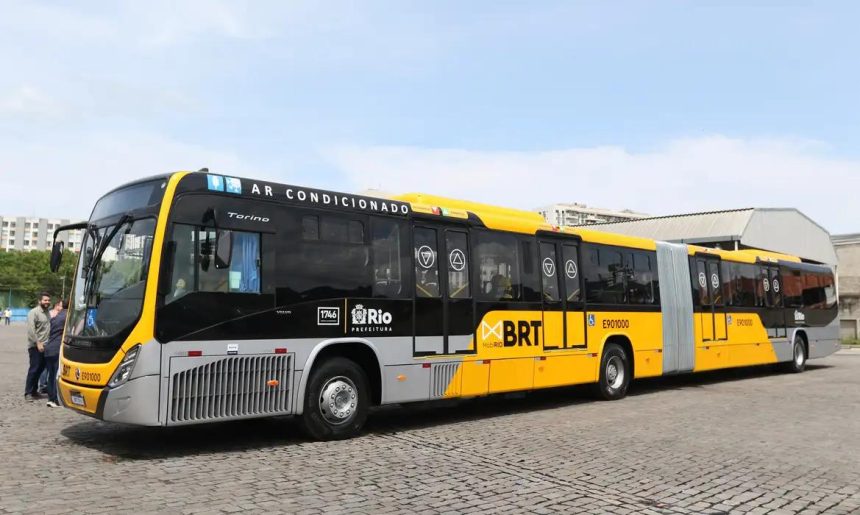 A recuperação dos corredores do BRT, com a compra de mais de 700 veículos desde 2021, será o cartão de visitas de Eduardo Paes (PSD) na área de transportes em 2026: prefeitura acaba de abrir licitação para comprar mais 100 ônibus