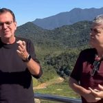 O prefeito Eduardo Paes (PSD) com o secretário estadual de Transportes, Washington Reis (MDB), em visita à Fazenda Paraíso, em Caxias: vice-prefeito Eduardo Cavaliere (PSD) vai voltar à cidade da Baixada para anunciar que o Rio terá a sua Fazenda Terra Prometida, nos mesmos moldes