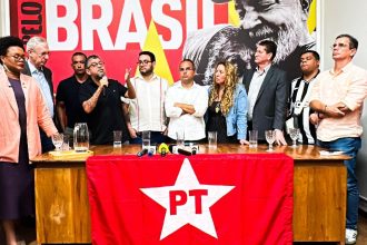 Quaquá, em discurso no ato que oficializou o resultado das eleições para as executivas estadual e municipal do PT no Rio, mandou recado ao prefeito Eduardo Paes e também aos parlamentares do partido