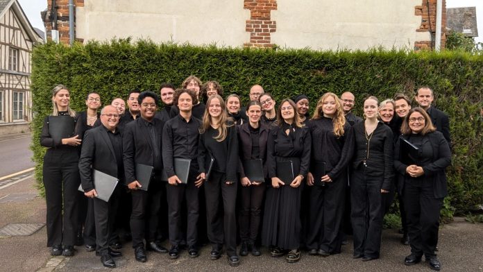 O Coral do Conservatório de Rouen, que vai se apresentar, neste domingo (13), às 10h, na igreja de Nossa Senhora da Lapa dos Mercadores, na Rua do Ouvidor