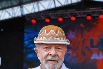 Acadêmicos de Niterói vai contar a história do presidente Lula no Carnaval 2026