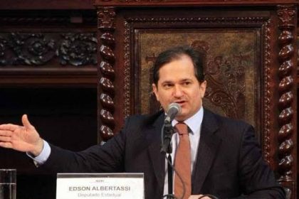 Edson Albertassi, o ex-poderoso-deputado planeja voltar à Assembleia no ano que vem, e tem parente nomeado por Eduardo Paes (PSD), futuro candidato a governador