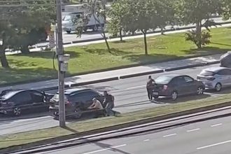 Contraventor Vinicius Drummond sofre atentado e tem Porsche metralhado na Barra