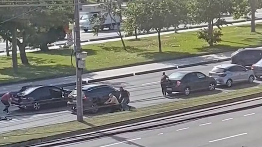 Contraventor Vinicius Drummond sofre atentado e tem Porsche metralhado na Barra