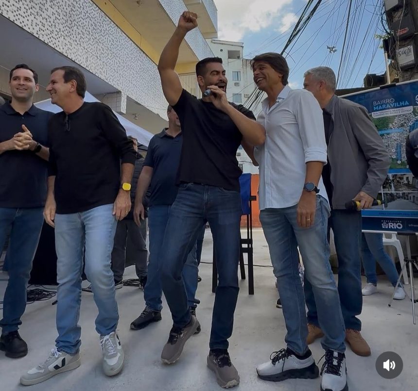 O vereador aventureiro Marcelo Diniz (ao microfone), com o prefeito Eduardo Paes; o vice, Eduardo Cavaliere; e o deputado federal Pedro Paulo: se o PSD bobear, outro partido leva o passe