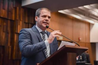 Rosenverg Reis: o irmão de Washington Reis, pivô de uma crise de grandes proporções na política flumiense, agora está na mira dos deputados da Assembleia e pode perder o cargo de primeiro-secretário