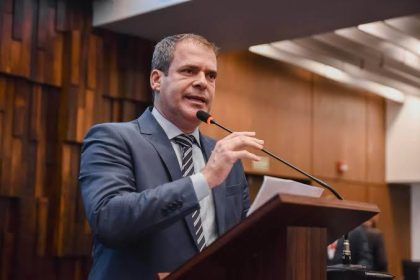 Rosenverg Reis: o irmão de Washington Reis, pivô de uma crise de grandes proporções na política flumiense, agora está na mira dos deputados da Assembleia e pode perder o cargo de primeiro-secretário