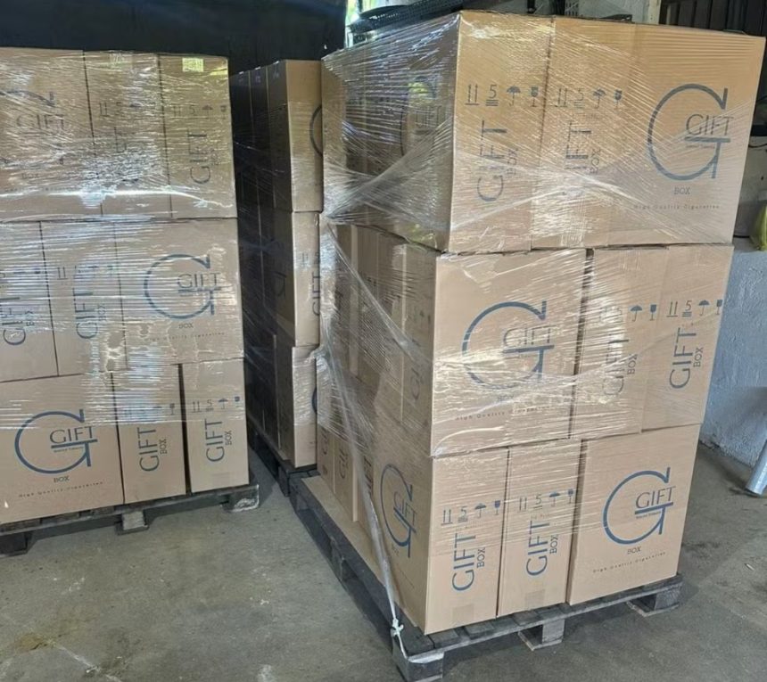 Operação estoura fábrica de cigarros clandestina e liberta 17 estrangeiros em Caxias