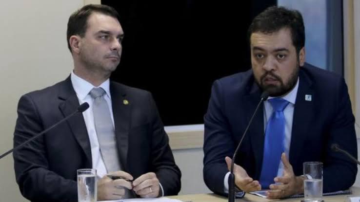 Flávio Bolsonaro e Cláudio Castro: encontro marcado para esta quarta-feira (16) será decisivo para a candidatura do governador ao Senado