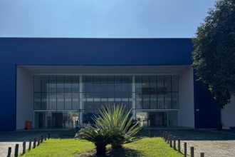 O edifício que já abrigou um callcenter e foi desapropriado, nesta quinta-feira (17), pelo prefeito Eduardo Paes para a instalação do Super Centro de Saúde da Zona Oeste