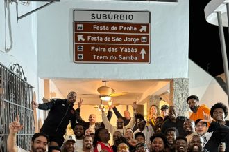 A turma no "Quintal do Didi": samba, resenha e comida, mas também uma conversa séria sobre a necessidade de criar uma política cultural para o setor