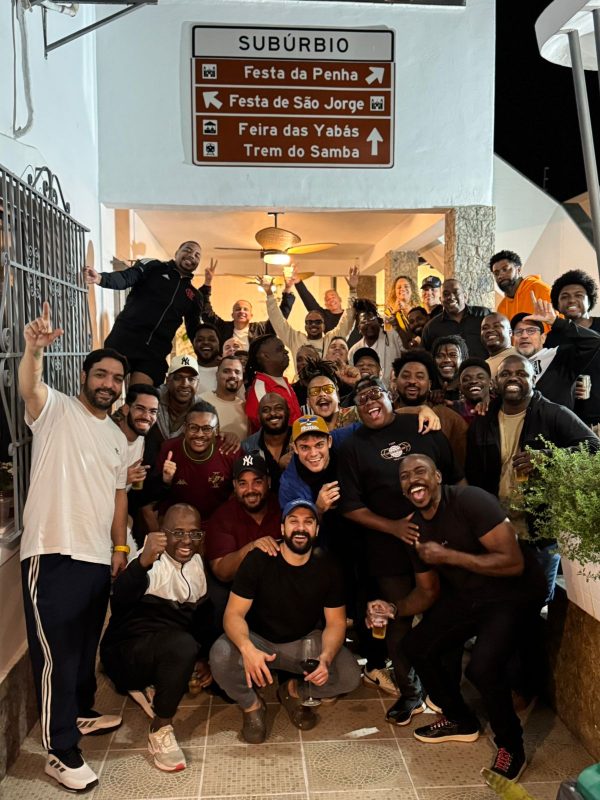 Samba, política e comida no quintal: a plataforma do vereador Didi Vaz 60 A turma no "Quintal do Didi": samba, resenha e comida, mas também uma conversa séria sobre a necessidade de criar uma política cultural para o setor