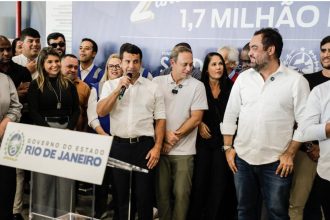 Na Baixada, o deputado Doutor Luizinho; o prefeito de Nova Iguaçu. Dudu Reina; e o governador Cláudio Castro: outros alcaides, fora da foto e do encontro, não gostaram de não terem sido convidados