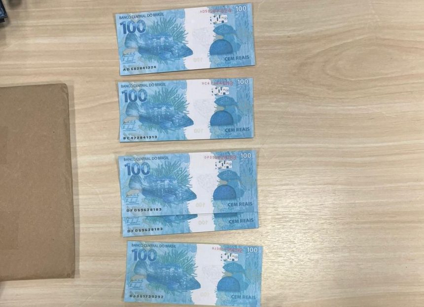 Homem é preso com R$ 80 mil em notas falsas na Barra