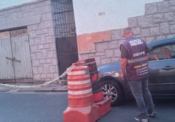 Interdição de rua na Tijuca incendeia treta entre líder de Paes na Câmara e família Amorim