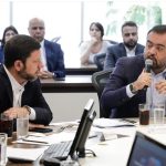 O governador Cláudio Castro e o secretário Nicola Miccione comandam a primeira reunião do grupo de trabalho criado para avaliar os efeitos do tarifaço de Trump no Rio