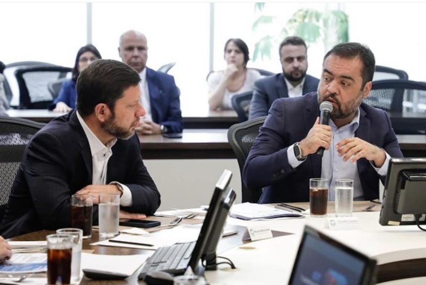 O governador Cláudio Castro e o secretário Nicola Miccione comandam a primeira reunião do grupo de trabalho criado para avaliar os efeitos do tarifaço de Trump no Rio