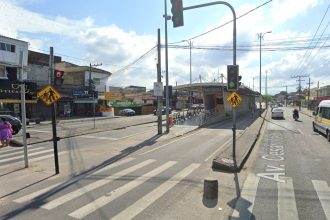 Multados por trafegar na calha do BRT, taxistas reclamam de falta de sinalização em Campo Grande