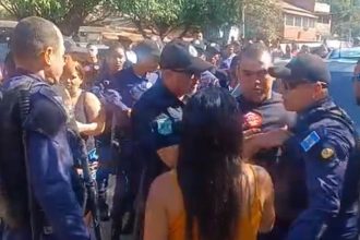 A polícia presente no segundo turno das eleições do PT em Japeri: tumulto, gás de pimenta e até racismo na porta de um dos locais de votação