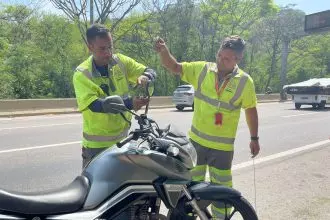 Motociclistas ganham antenas antilinhas de pipa em ação da Lamsa