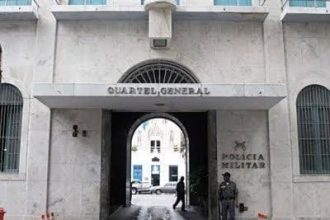 O coronel da PM do Rio Décio Almeida foi demitido pelo governador Cláudio Castro, no Diário Oficial desta terça-feira (29), por ter sido condenado por peculato e corrupção passiva