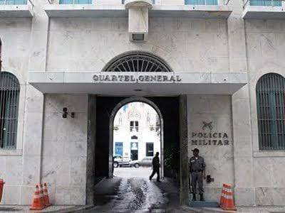 O coronel da PM do Rio Décio Almeida foi demitido pelo governador Cláudio Castro, no Diário Oficial desta terça-feira (29), por ter sido condenado por peculato e corrupção passiva